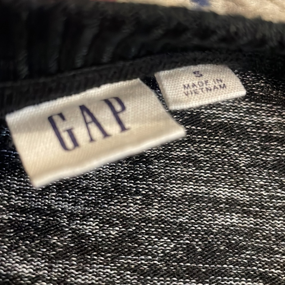 Small GAP pullover sweater - Picture 2 of 7